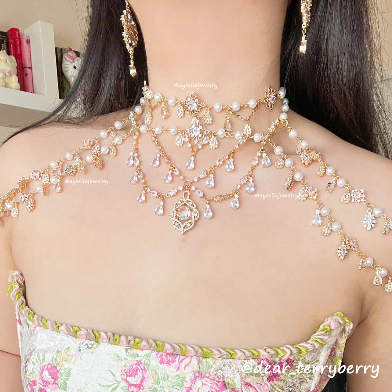 Diora Shoulder Necklace
