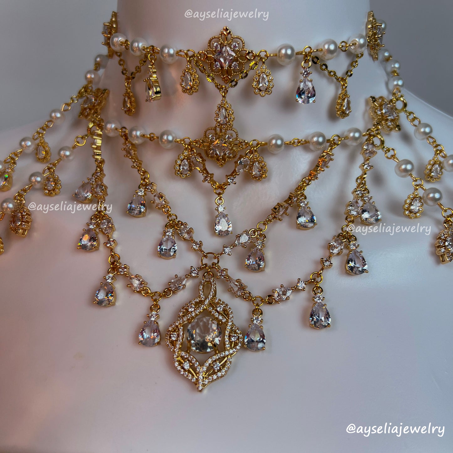 Diora Shoulder Necklace