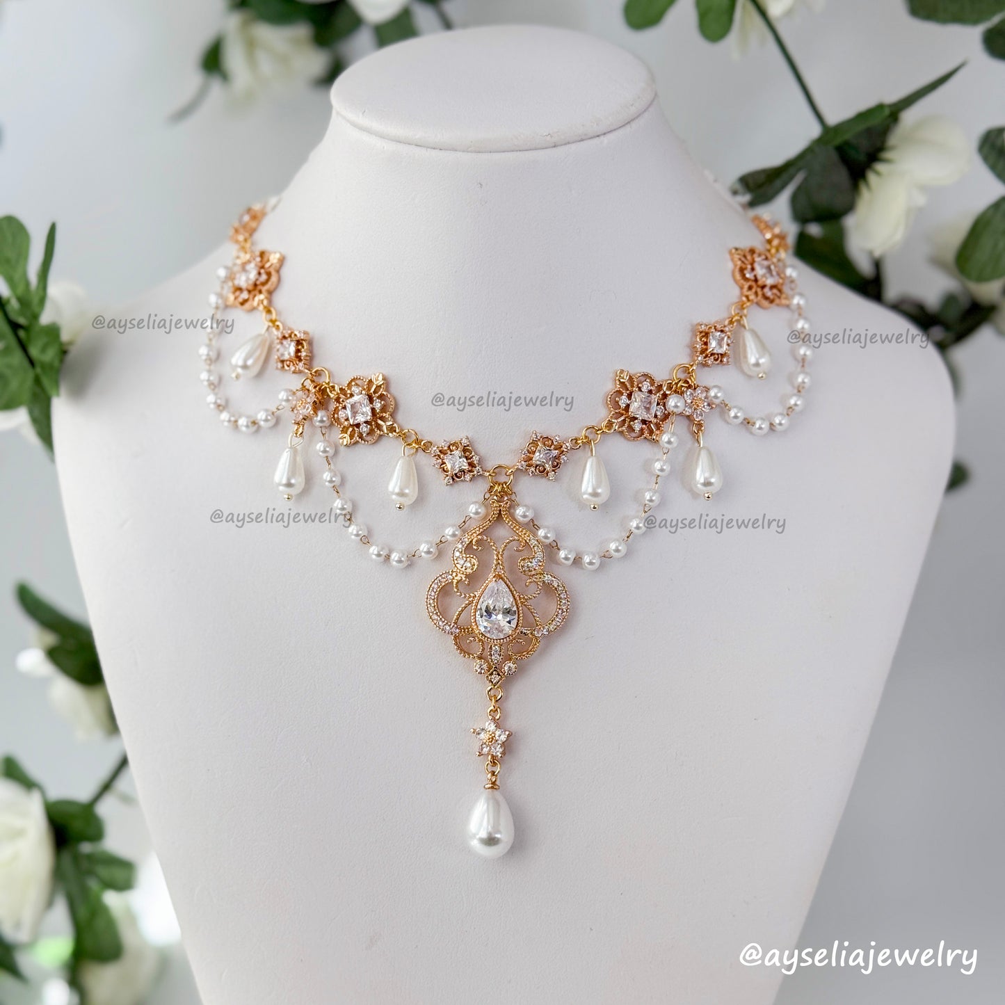 Lucella Pearly Necklace