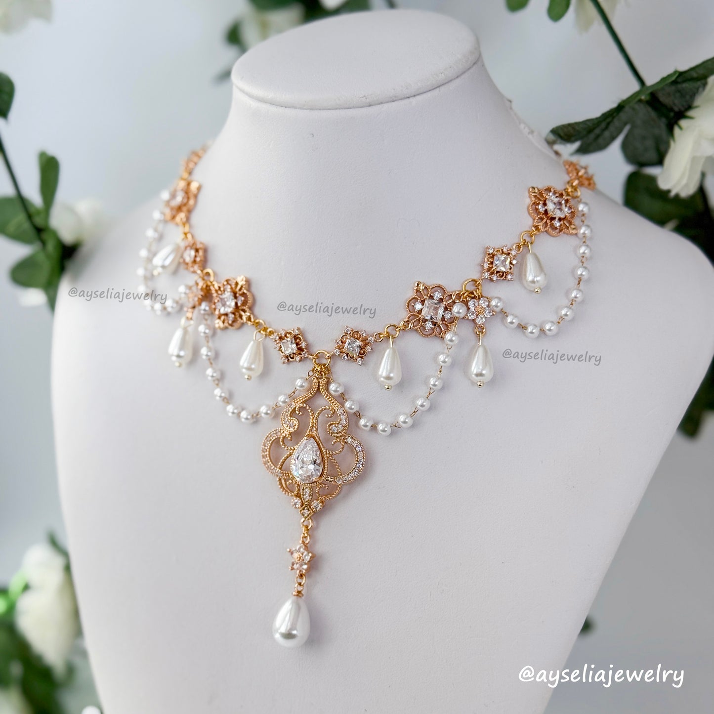 Lucella Pearly Necklace