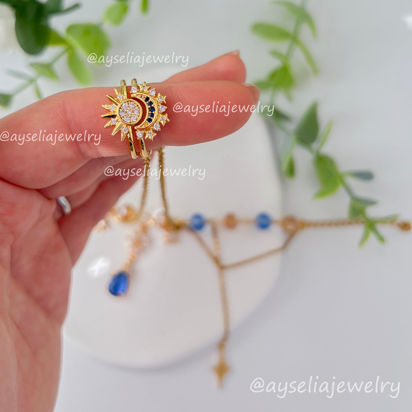 Asteria Hand Chain