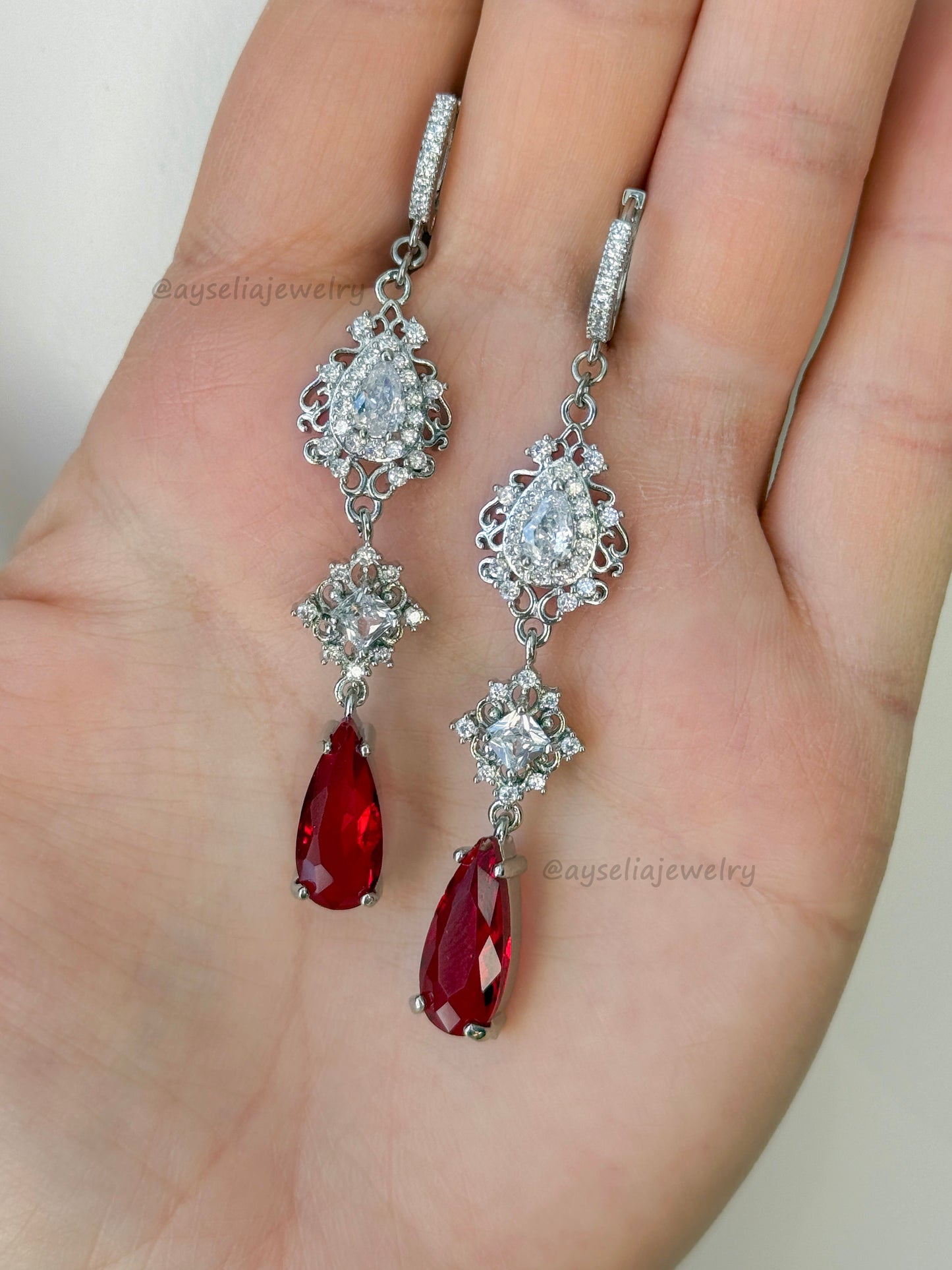 Ravessia Silver-Red Necklace