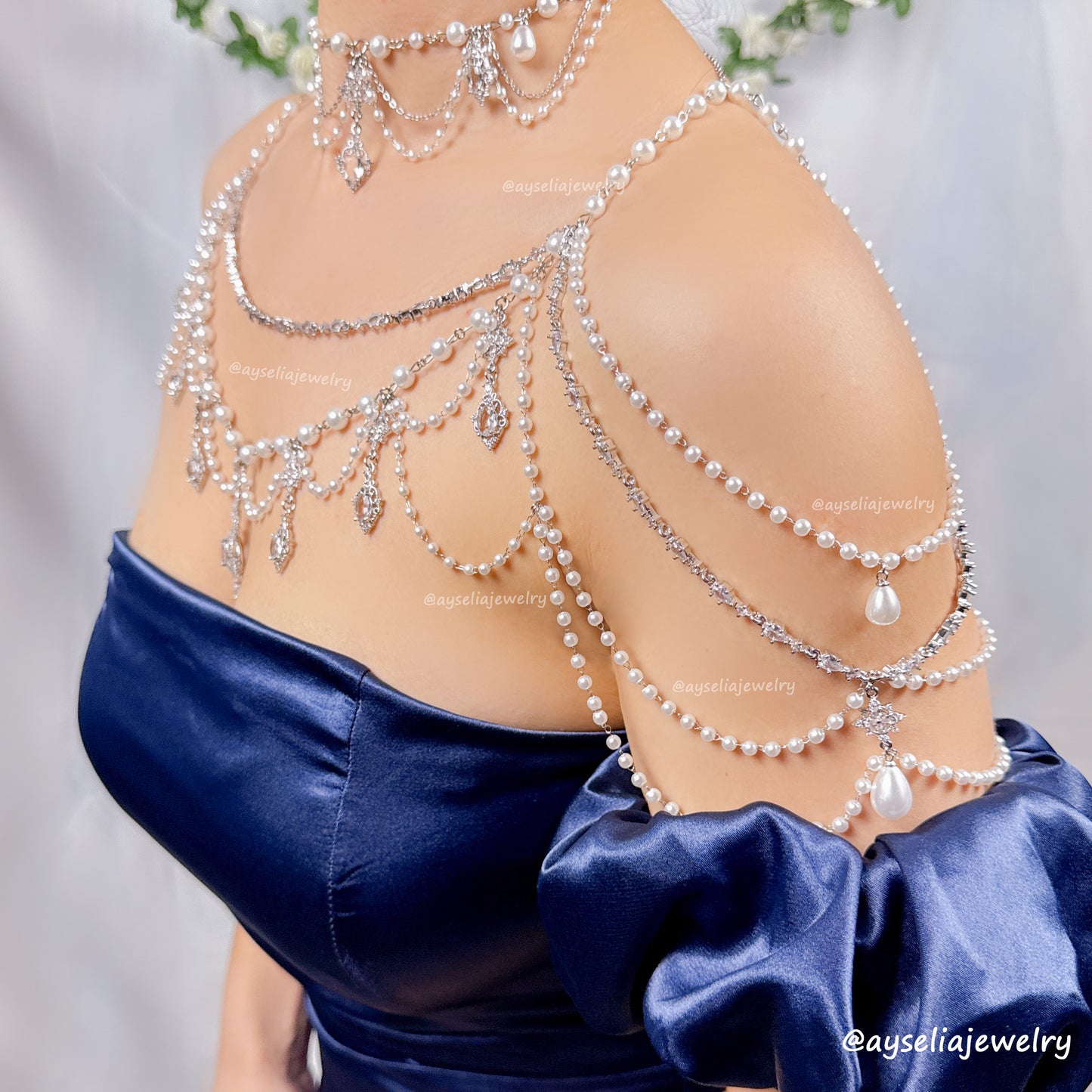 Elaura Shoulder Necklace