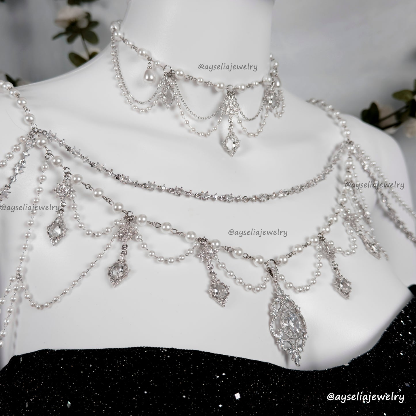 Elaura Shoulder Necklace