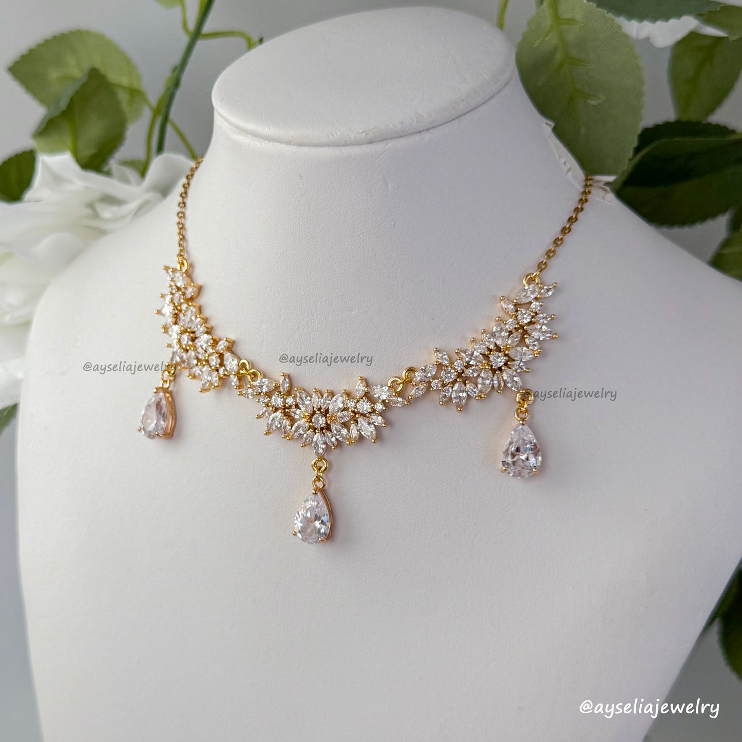 Virelia Necklace