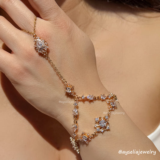 Ravessia White Hand Chain